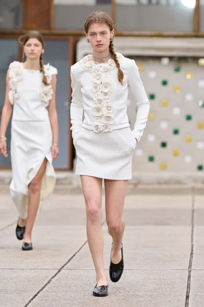 Look 75